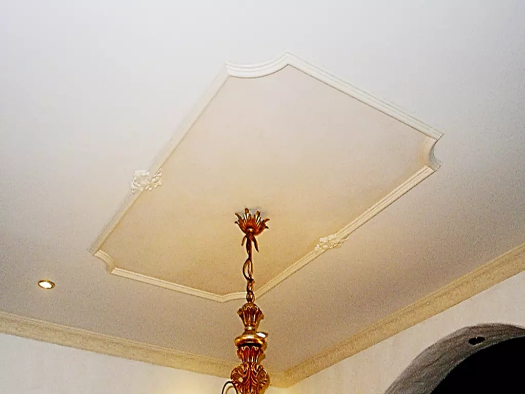 Stuckornamente restaurieren und Fassadenstuck reparieren Stuckornamente restaurieren und Fassadenstuck reparieren